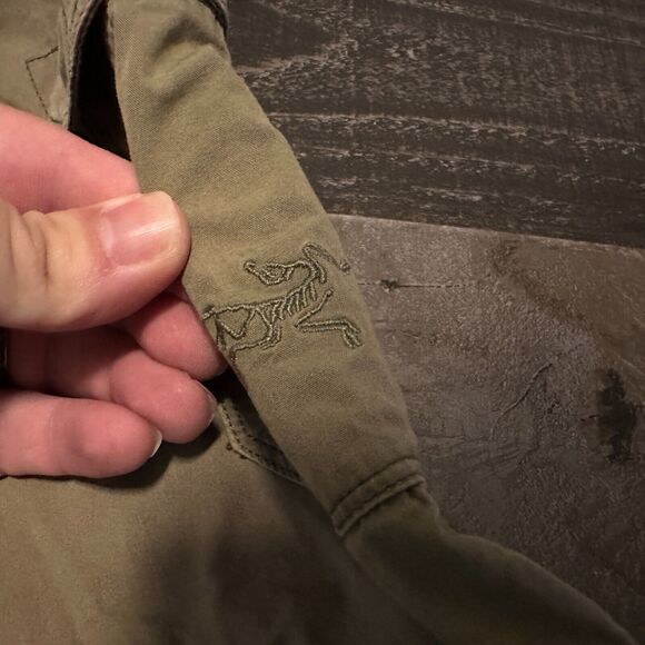 Arc'teryx khaki tan cargo capri crop pants size 8 women's 18" ins - Picture 6 of 9